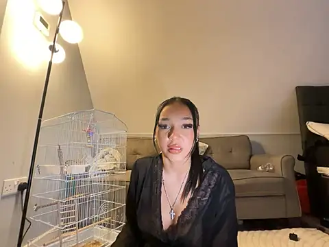 Snapshot of Caramelbbyxx chatting on June 17, 2026, 11:36 pm Caramelbbyxx online show from June 17, 2026, 11:36 pm