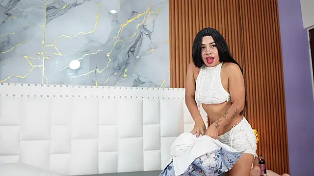 lovelycolombiaangelll online show from June 2, 2026, 2:33 am