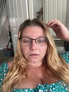 LucieLouBabe online show from July 1, 2026, 11:10 am