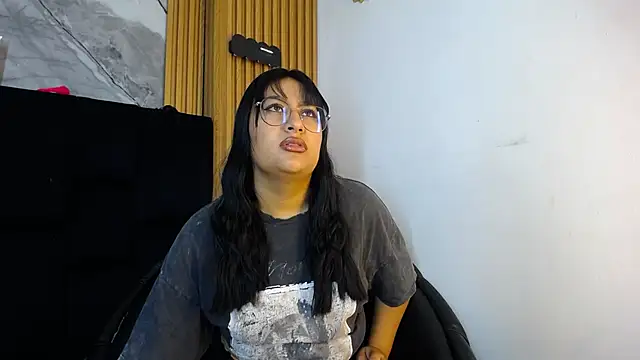 Girl Scarlett  online show from May 26, 2026, 11:41 am