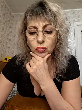 Snapshot of Kitty-MEOWW chatting on July 14, 2026, 2:01 pm Kitty-MEOWW online show from July 14, 2026, 2:01 pm