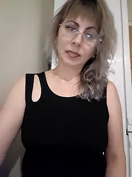 Snapshot of Kitty-MEOWW chatting on June 8, 2026, 10:21 pm Kitty-MEOWW online show from June 8, 2026, 10:21 pm