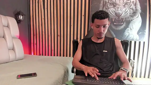 Snapshot of Camilo_Contreras chatting on July 13, 2026, 7:46 pm Camilo Contreras online show from July 13, 2026, 7:46 pm