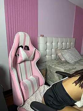 MoonLitDoll online show from July 17, 2026, 10:07 pm