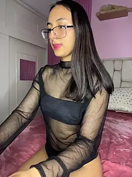 MoonLitDoll online show from May 27, 2026, 10:28 pm