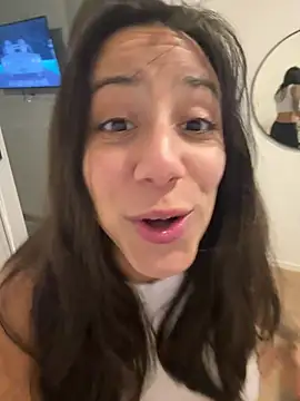 morenitttta online show from May 26, 2026, 2:53 am