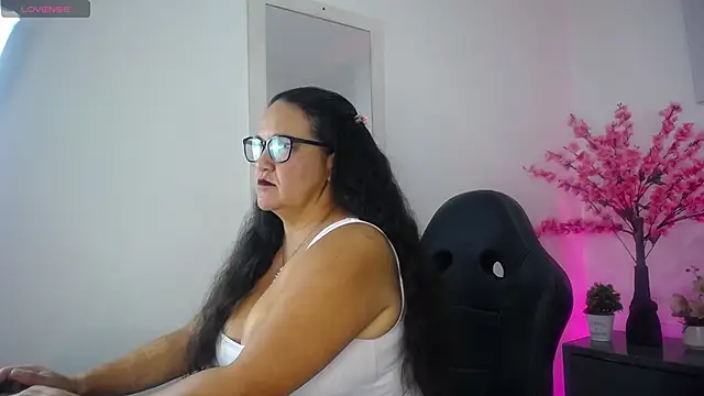Annie Carterr  online show from May 27, 2026, 12:56 pm