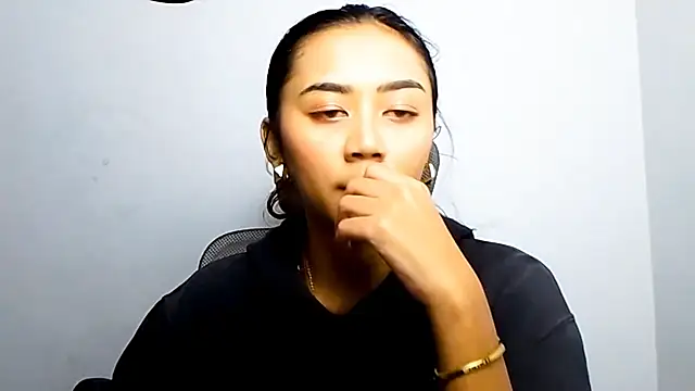 KristieOrtmann online show from June 3, 2026, 2:33 pm
