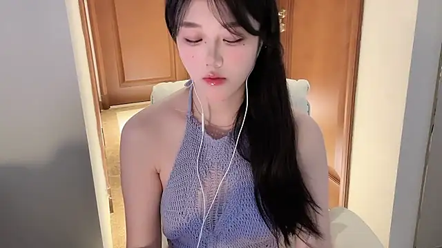 Snapshot of April_UU chatting on May 25, 2026, 1:27 am April UU online show from May 25, 2026, 1:27 am