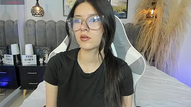 amber hill   online show from May 26, 2026, 12:14 pm