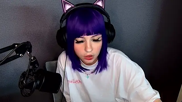 YunaLeaf online show from June 15, 2026, 10:09 pm