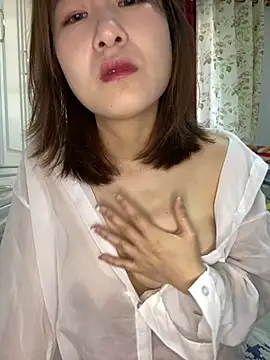 Snapshot of U-mi chatting on June 5, 2026, 12:04 am U-mi online show from June 5, 2026, 12:04 am