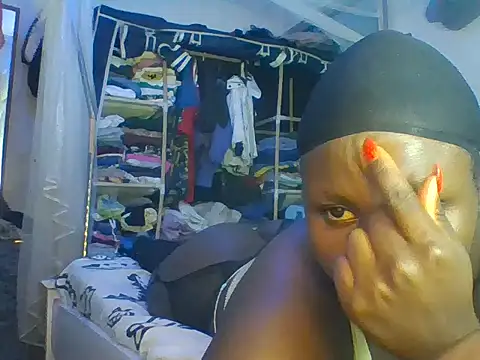 Snapshot of Chocolatesmiles chatting on June 1, 2026, 9:14 pm Chocolatesmiles online show from June 1, 2026, 9:14 pm