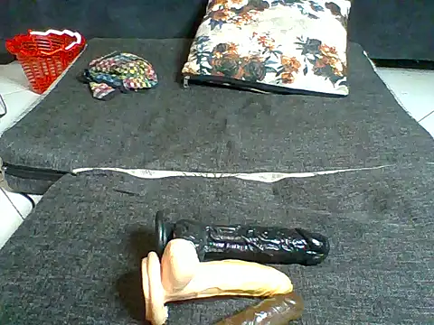 Sluutygarl online show from July 14, 2026, 1:06 pm