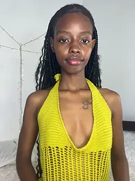 prettyzuriel online show from June 4, 2026, 12:43 pm