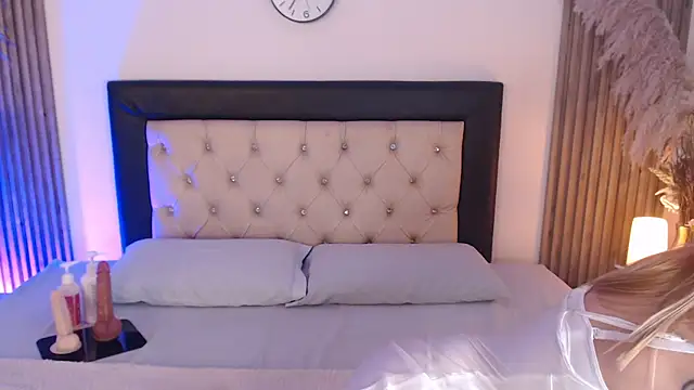 Sia Foxx01 online show from July 14, 2026, 3:22 am