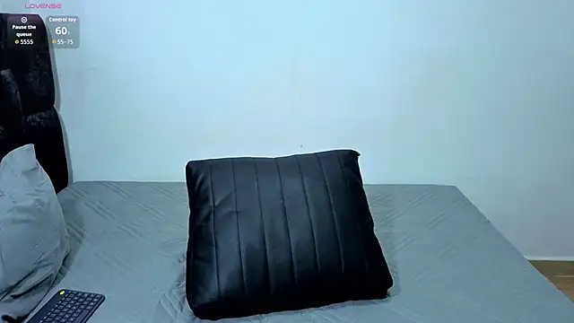 Snapshot of Luke_Muscle chatting on July 1, 2026, 12:44 am Luke Muscle online show from July 1, 2026, 12:44 am
