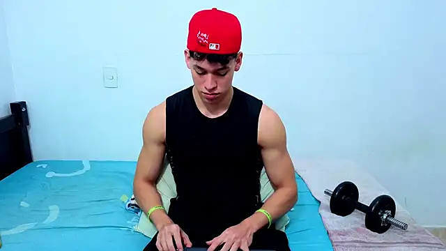 Snapshot of Luke_Muscle chatting on June 9, 2026, 2:40 pm Luke Muscle online show from June 9, 2026, 2:40 pm