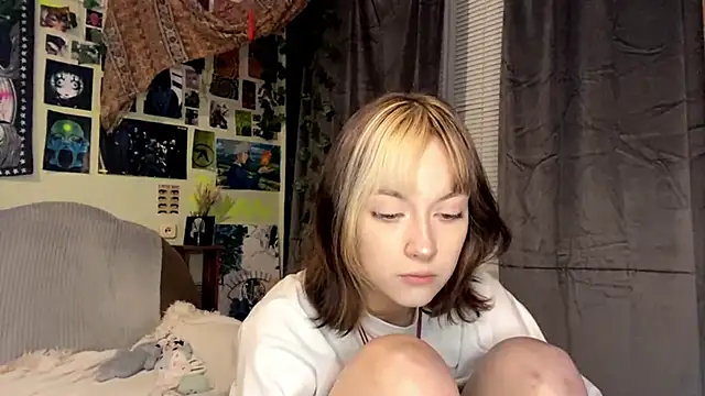 YourFavoriteAltgirl online show from May 27, 2026, 9:44 pm