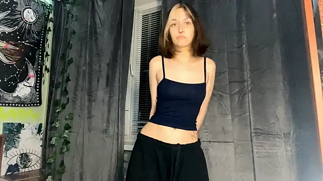 YourFavoriteAltgirl online show from June 4, 2026, 9:19 pm