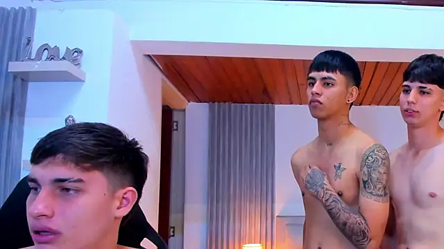 crazy boysW online show from June 1, 2026, 2:17 pm