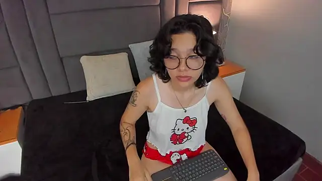 Snapshot of scarleth_blaze chatting on June 19, 2026, 3:23 am scarleth blaze online show from June 19, 2026, 3:23 am