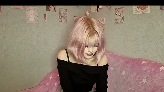 VelvetAlice online show from June 24, 2026, 8:50 pm