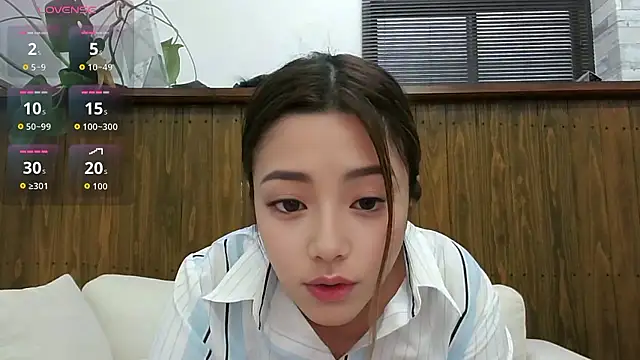 shiholove online show from June 16, 2026, 12:43 am