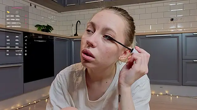 BlondeKelly online show from May 28, 2026, 4:13 pm