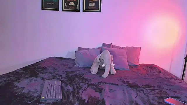 nathaly evans1 online show from May 28, 2026, 4:31 am