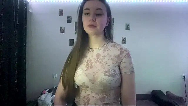 KrystalCarabine online show from June 3, 2026, 4:33 pm