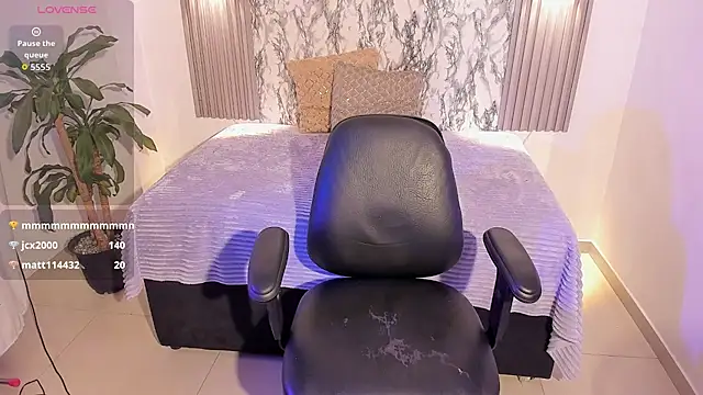 LynzieVelvet online show from July 22, 2026, 5:59 pm