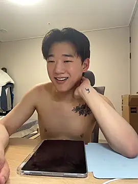 k-kinky online show from June 16, 2026, 5:57 pm