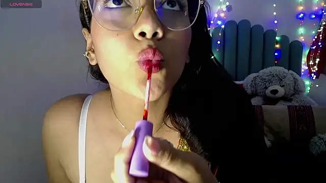 Snapshot of farah_samira chatting on July 15, 2026, 7:10 pm farah samira online show from July 15, 2026, 7:10 pm