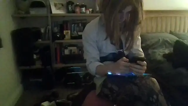 Snapshot of Gabriella_x21 chatting on June 16, 2026, 11:05 pm Gabriella x21 online show from June 16, 2026, 11:05 pm