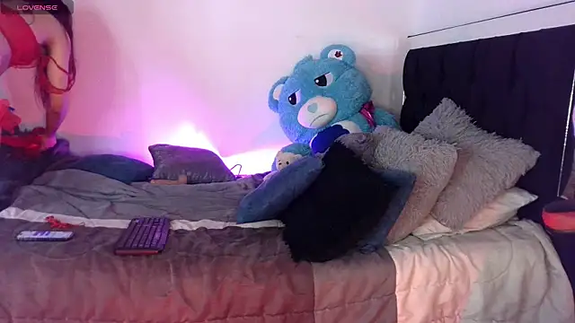 Mia Frank   online show from June 3, 2026, 8:24 pm