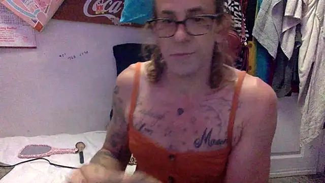 VanillaSnowcones online show from May 28, 2026, 1:13 am