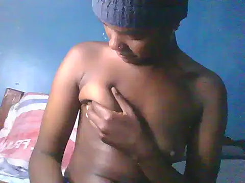 Petite-divaa online show from June 4, 2026, 5:28 pm