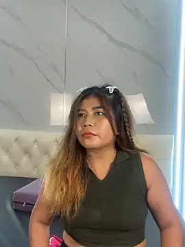 LyraMilano online show from May 29, 2026, 12:33 pm