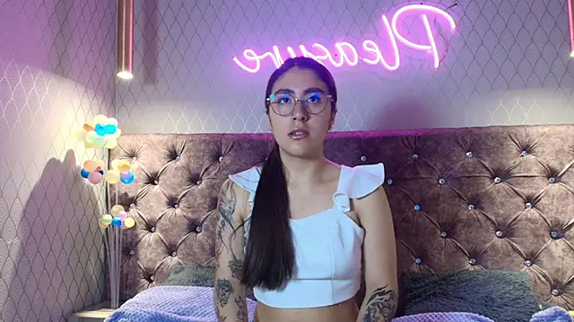 AntonellaRosex online show from June 2, 2026, 11:32 am
