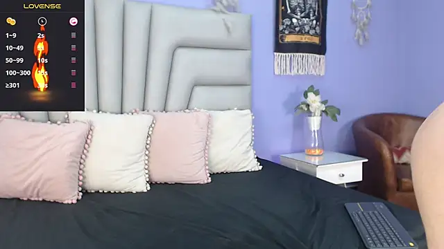 simona villareal  online show from June 2, 2026, 11:43 am