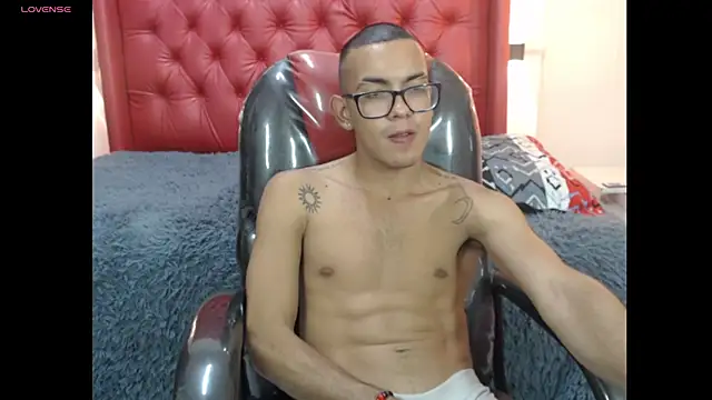 maximiliano hotdevil online show from June 4, 2026, 2:27 am