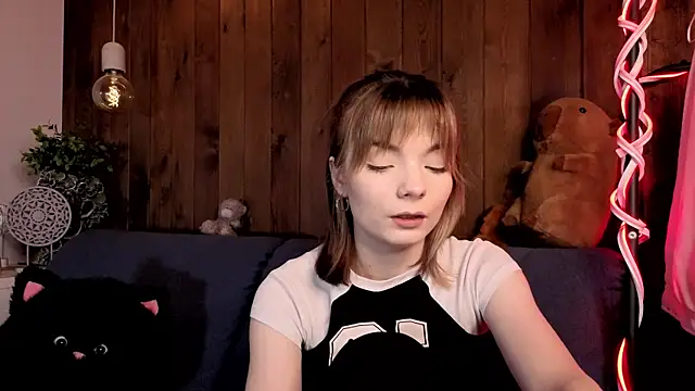Snapshot of IvoryPesante chatting on July 18, 2026, 8:17 pm IvoryPesante online show from July 18, 2026, 8:17 pm