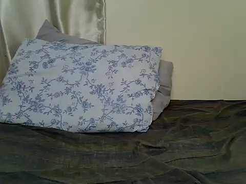 Snapshot of Queen_pretty2 chatting on July 16, 2026, 10:45 am Queen pretty2 online show from July 16, 2026, 10:45 am