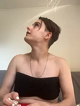 Quenn667 online show from May 28, 2026, 2:45 pm