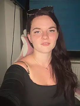 SecretSarah online show from June 2, 2026, 4:40 pm