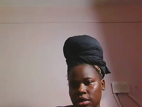 Snapshot of Midnight_whisper01 chatting on June 7, 2026, 2:06 am Midnight whisper01 online show from June 7, 2026, 2:06 am