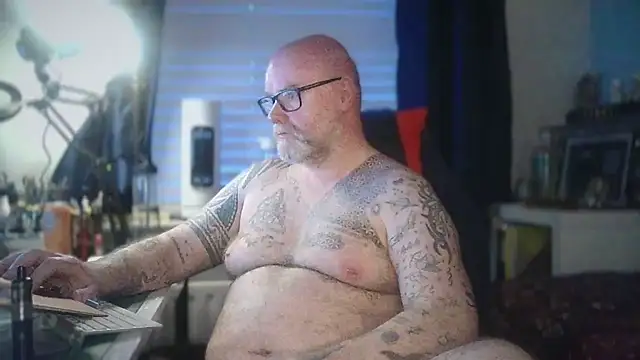 Tattooed Dilf 01 online show from May 25, 2026, 9:02 pm