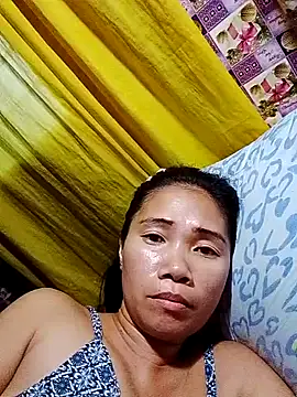 hotmom lyn online show from June 12, 2026, 9:23 pm