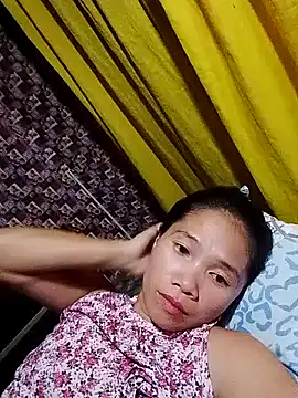 hotmom lyn online show from June 13, 2026, 5:33 pm